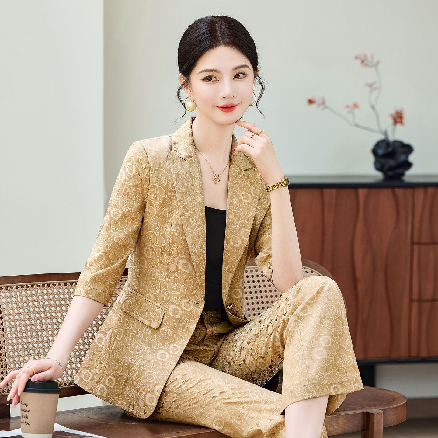 Women Formal Wear Trousers - بدلة نسائية أنيقة نصف كم بلون