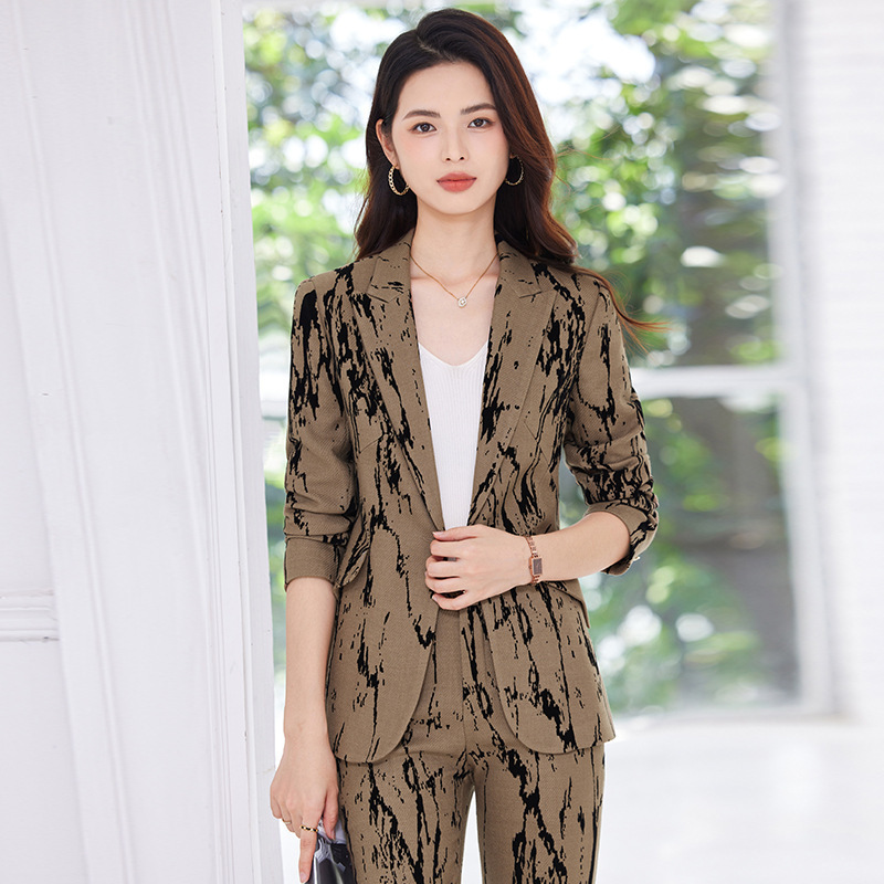 Women Formal Wear Look - سترة بدلة راقية للنساء، نمط الربيع