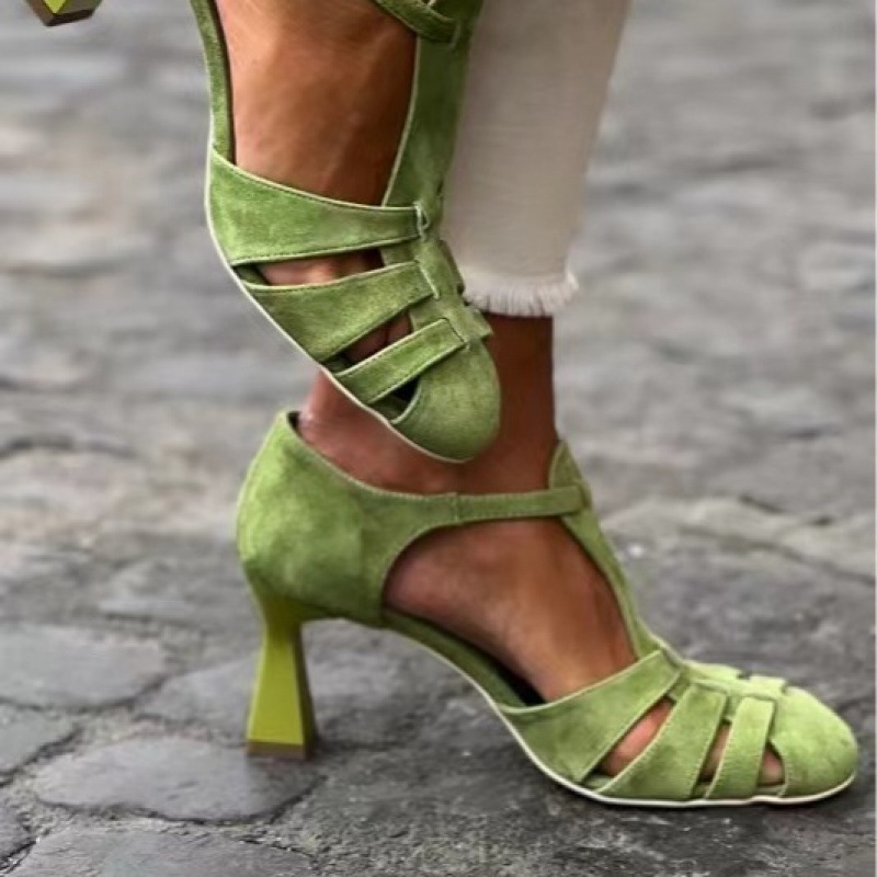 Women Formal Wear For Office - صنادل نسائية خضراء من الجلد المدبوغ